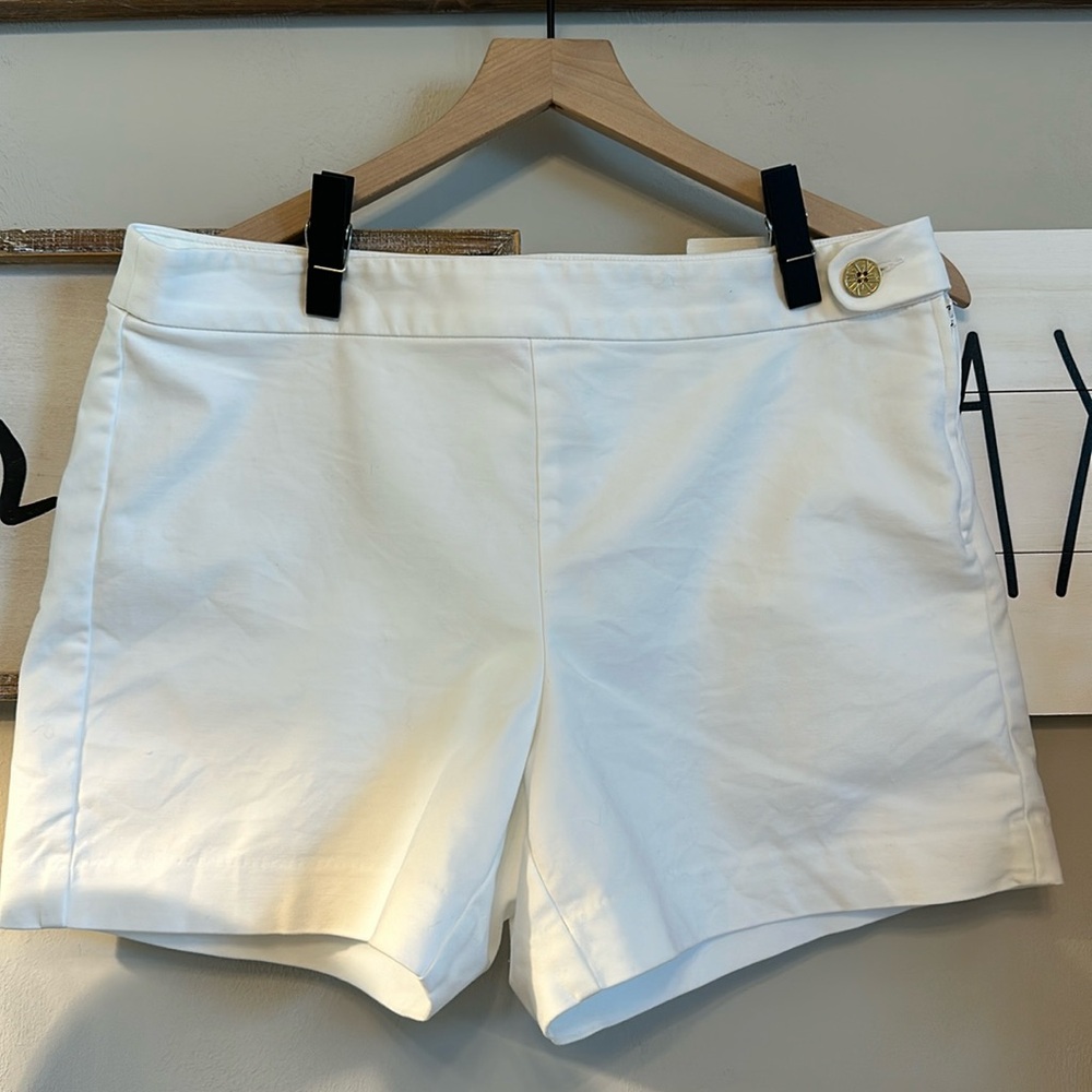 Lilly Pulitzer Alessi Stretch Shorts Resort White 🌟🤍🌟 - Picture 3 of 9